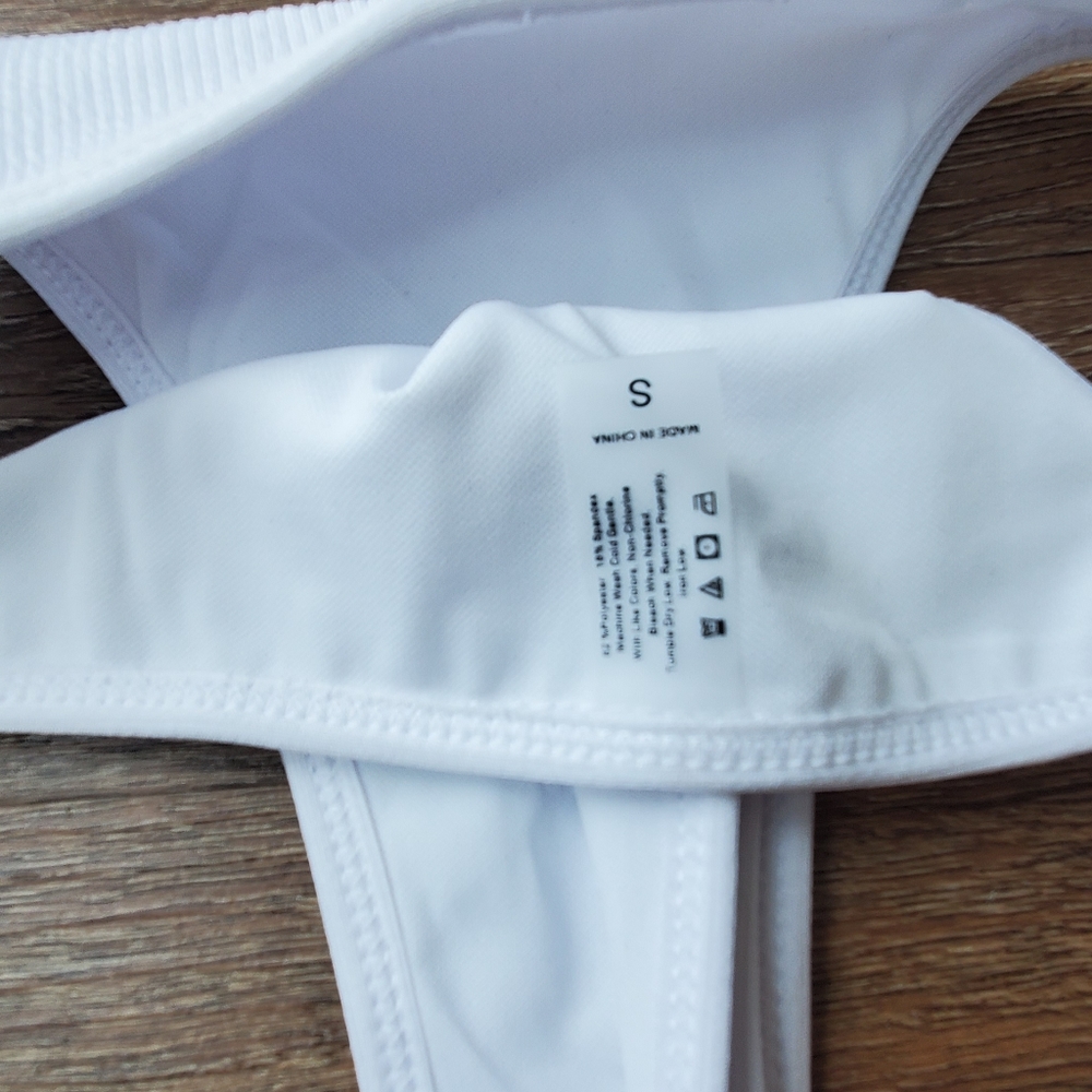 White bikini - Picture 7 of 9